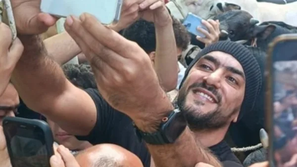 أحمد العوضي يتحدث لأول مرة بعد تقديم الأضحية بين أهالي عين شمس أحمد العوضي يتحدث لأول مرة بعد تقديم الأضحية بين أهالي عين شمس