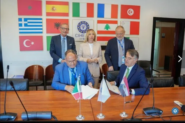 البحوث الزراعية وسيام باري يبرمان عقداً لتعزيز الشراكة في مجال البحث العلمي البحوث الزراعية وسيام باري يبرمان عقداً لتعزيز الشراكة في مجال البحث العلمي