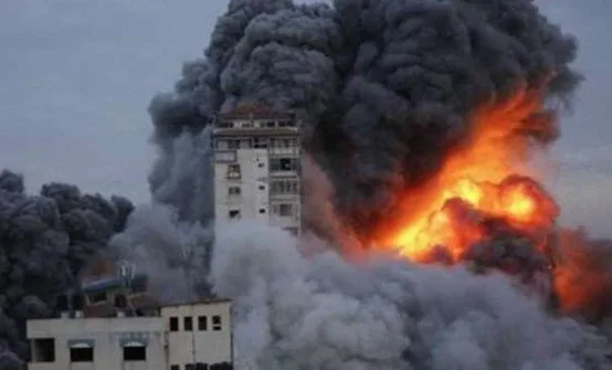 استشهاد فلسطينيين جراء قصف قوات الاحتلال الإسرائيلي تجمعًا غربي خان يونس استشهاد فلسطينيين جراء قصف قوات الاحتلال الإسرائيلي تجمعًا غربي خان يونس