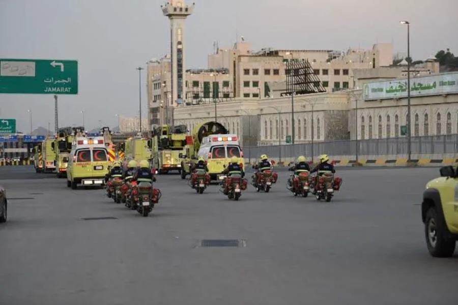 المديرية العامة للدفاع المدني السعودي تستمر في جهودها الميدانية بجسر الجمرات المديرية العامة للدفاع المدني السعودي تستمر في جهودها الميدانية بجسر الجمرات