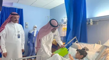 مدير تشغيل مستشفى الولادة والأطفال بالدمام يهنئ المرضى المقيمين بمناسبة العيد