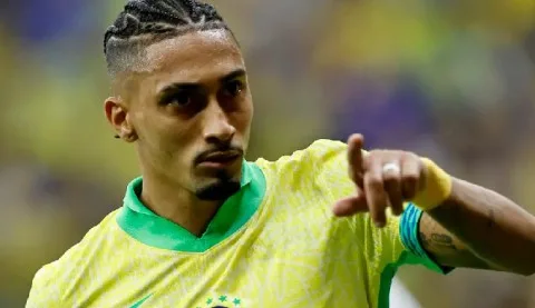 البرازيلي رافينيا يحصل على لقب أفضل لاعب في الدوري الإسباني. البرازيلي رافينيا يحصل على لقب أفضل لاعب في الدوري الإسباني.