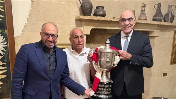 حسين لبيب يحتفل بفوز الزمالك بكأس مصر حسين لبيب يحتفل بفوز الزمالك بكأس مصر