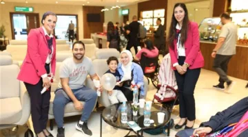 استقبال العيد في مطار القاهرة: تقديم الشوكولاتة للمسافرين احتفالاً بعيد الأضحى