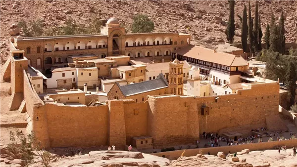 استكشف تاريخ دير سانت كاترين: باحث يستعرض تفاصيله استكشف تاريخ دير سانت كاترين: باحث يستعرض تفاصيله