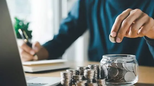 هل يمكن تحديث اسم مالك حساب التوفير عند نقل ملكية الحساب؟