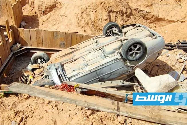 «السيارة انحشرت في حفرة إنشاء».. حادث سير على طريق الجامعة في طرابلس «السيارة انحشرت في حفرة إنشاء».. حادث سير على طريق الجامعة في طرابلس