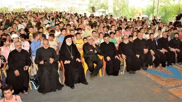 الأنبا باسيليوس يقود احتفالات اليوم العالمي للطفل في الإيبارشية