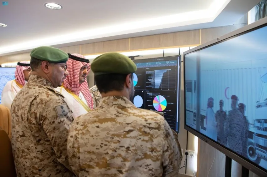 نائب أمير مكة يقوم بزيارة مستشفى القوات المسلحة في منى