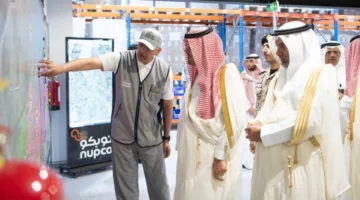نائب أمير مكة يستعرض استراتيجيات تأمين الأدوية في المشاعر المقدسة