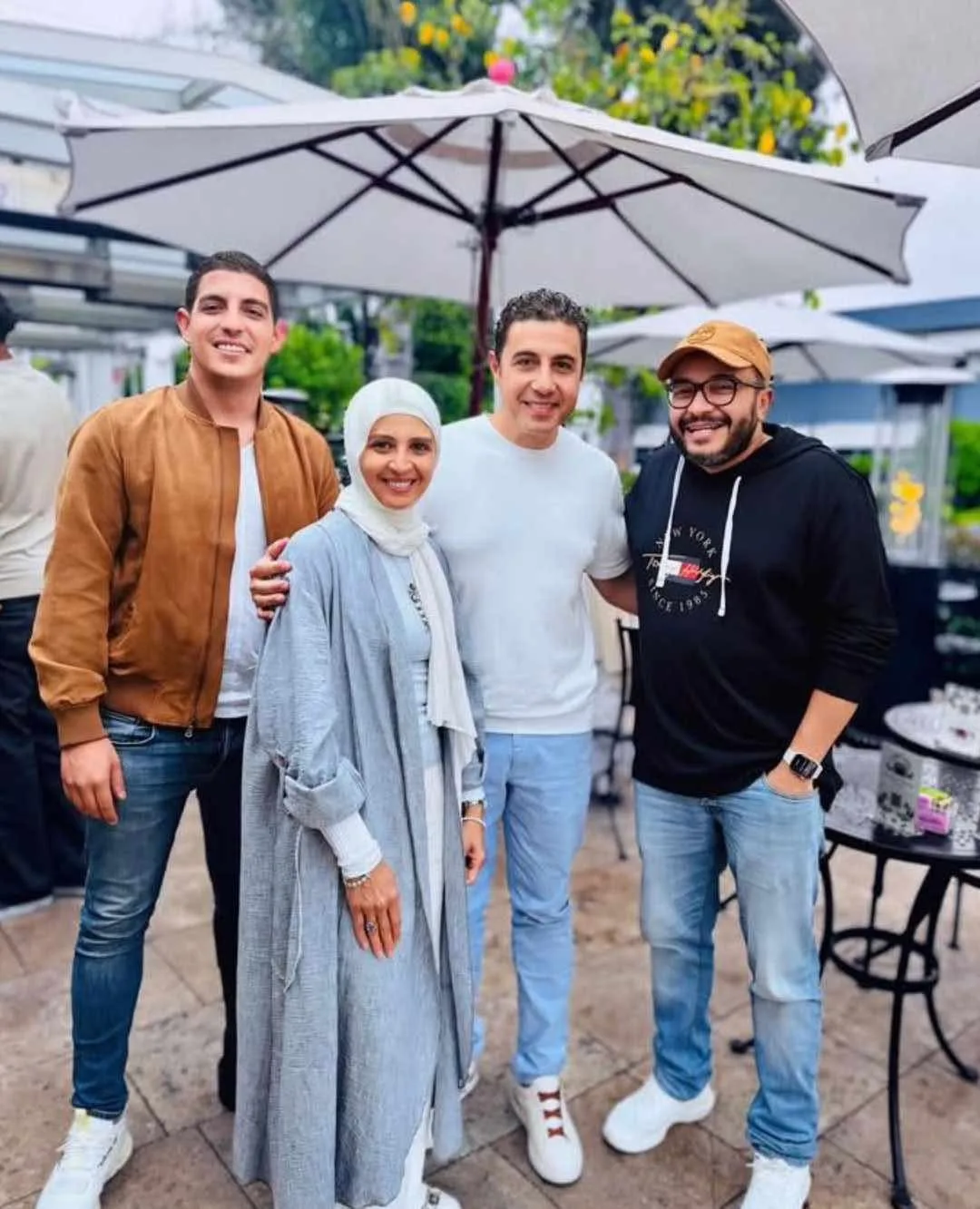 حسام داغر مع حنان ترك وزوجها خلال صلاة العيد في كاليفورنيا حسام داغر مع حنان ترك وزوجها خلال صلاة العيد في كاليفورنيا