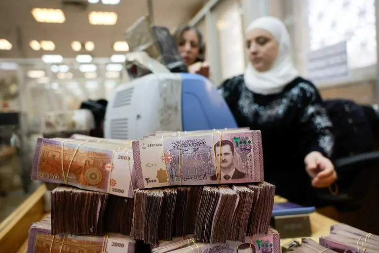 سعر الدولار في سوريا اليوم السبت 7 يونيو 2025.. الليرة تشهد استقراراً سعر الدولار في سوريا اليوم السبت 7 يونيو 2025.. الليرة تشهد استقراراً