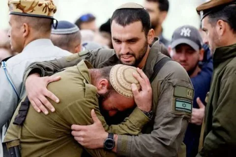 حماس تبقى قوية: جنرال إسرائيلي يؤكد أن جباليا أصبحت مصيدة للجنود دون تحقيق أي إنجاز على الأرض، والجيش يُعيد نفس العمليات بنفس الأسلوب بلا طائل.. الاحتلال لم ينجح في استعادة الأسرى أو إسقاط حكومة حماس أو تنفيذ عمليات التهجير. حماس تبقى قوية: جنرال إسرائيلي يؤكد أن جباليا أصبحت مصيدة للجنود دون تحقيق أي إنجاز على الأرض، والجيش يُعيد نفس العمليات بنفس الأسلوب بلا طائل.. الاحتلال لم ينجح في استعادة الأسرى أو إسقاط حكومة حماس أو تنفيذ عمليات التهجير.