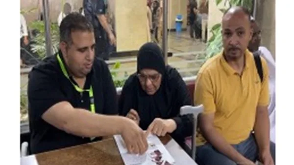 الداخلية تواصل تسهيل خدمات الجوازات لكبار السن وذوي الاحتياجات الخاصة الداخلية تواصل تسهيل خدمات الجوازات لكبار السن وذوي الاحتياجات الخاصة