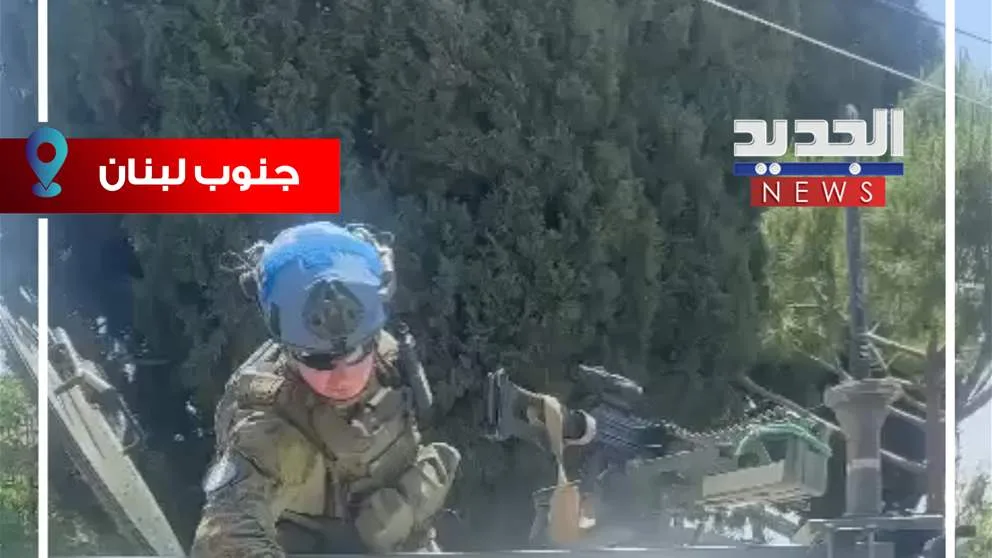 علم حزب الله على آلية تابعة لليونيفيل! (فيديو) علم حزب الله على آلية تابعة لليونيفيل! (فيديو)