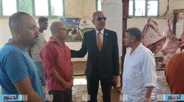 سكرتير عام مطروح يقوم بجولة في المجزر ويشهد عملية ذبح الأضاحي