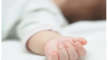 وفاة رضيع نتيجة صعق كهربائي من غسالة ملابس في قنا