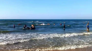 إقبال واسع من الزوار على شواطئ بلطيم خلال إجازة عيد الأضحى (صور)