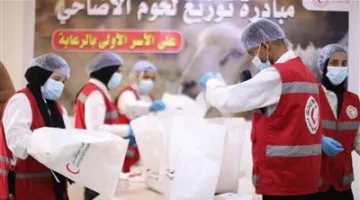الهلال الأحمر يوزع أضاحي عيد الأضحى على الأسر المحتاجة ويهدف إلى خدمة 20 ألف أسرة خلال فترة العید.