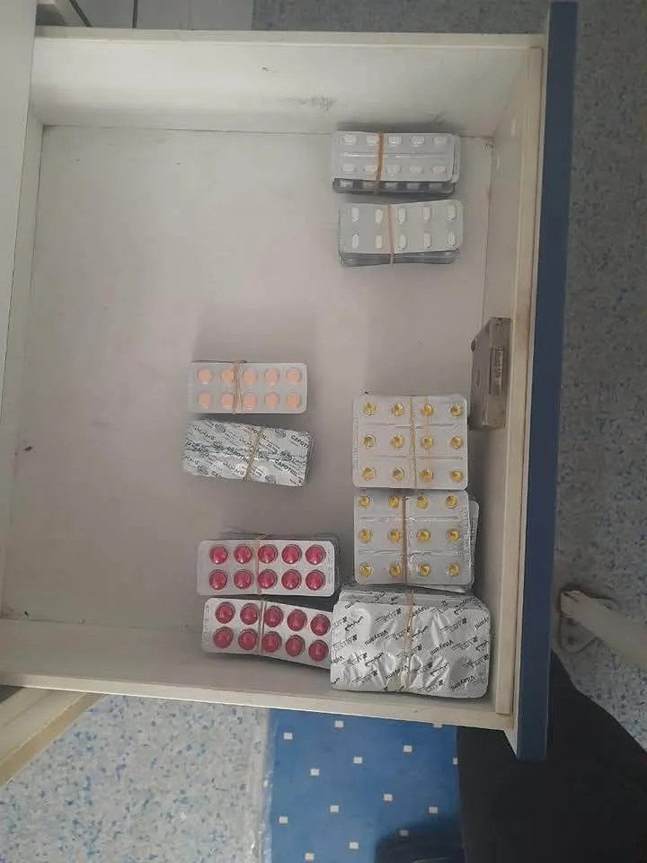 عيادة متنقلة تقدم خدمات مجانية للمواطنين أمام النادي الاجتماعي في دمنهور عيادة متنقلة تقدم خدمات مجانية للمواطنين أمام النادي الاجتماعي في دمنهور