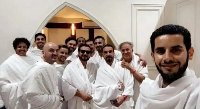 ماجد المهندس يقوم بأداء مناسك الحج مع فرقته الفنية