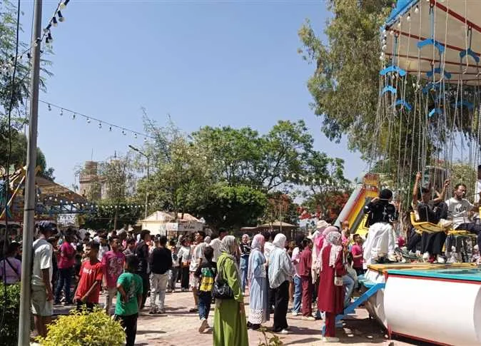 ارتفاع نسبة الزوار في حدائق القناطر الخيرية بالقليوبية خلال اليوم الثاني من عيد الأضحى ارتفاع نسبة الزوار في حدائق القناطر الخيرية بالقليوبية خلال اليوم الثاني من عيد الأضحى