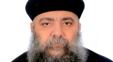 وفاة قس في إيبارشية طما.. والبابا تواضروس يعزّي الأسرة
