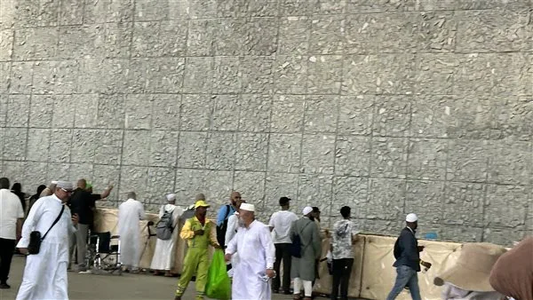 بعثة الحج السياحي تراقب حالة الحجاج في منى وتؤكد سير رمي الجمرات بسلاسة وتوافر الخدمات بشكل جيد بعثة الحج السياحي تراقب حالة الحجاج في منى وتؤكد سير رمي الجمرات بسلاسة وتوافر الخدمات بشكل جيد
