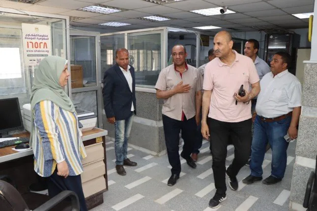سكرتير بني سويف يراقب سير العمل في الوحدات المحلية أثناء إجازة العيد