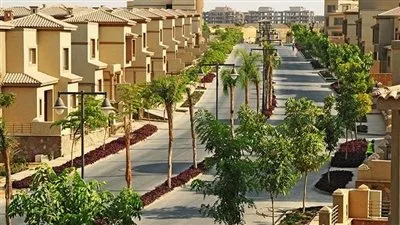 فرص استثمارية متميزة: مشروعات تعليمية وتجارية وإدارية في القاهرة الجديدة من خلال 5 فرص جذابة للمستثمرين.