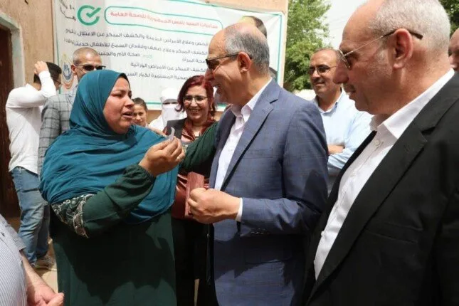 «تغيير المفاهيم التقليدية».. محافظ المنيا يتواصل مع المواطنين بأسلوب قيادي مبتكر «تغيير المفاهيم التقليدية».. محافظ المنيا يتواصل مع المواطنين بأسلوب قيادي مبتكر