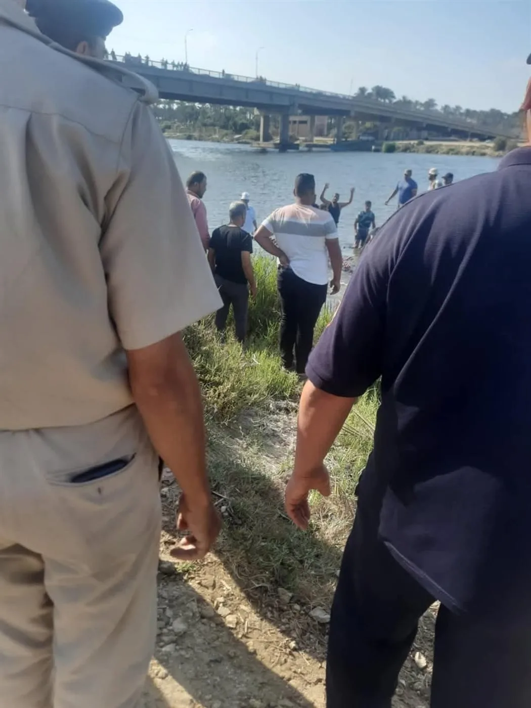 استعادة جثة شاب غرق في المجرى الملاحي بدمياط استعادة جثة شاب غرق في المجرى الملاحي بدمياط
