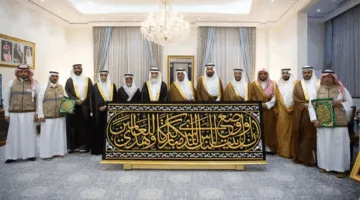تسلموا اليوم غطاء الكعبة المشرفة.. من هم القائمون على خدمة بيت الله الحرام؟