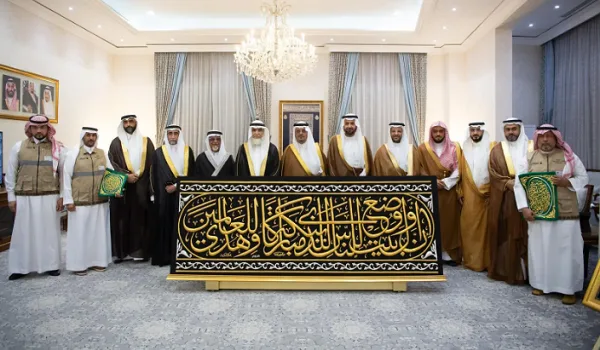 تسلموا اليوم غطاء الكعبة المشرفة.. من هم القائمون على خدمة بيت الله الحرام؟ تسلموا اليوم غطاء الكعبة المشرفة.. من هم القائمون على خدمة بيت الله الحرام؟