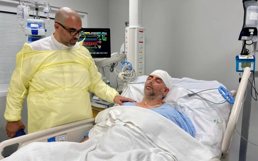 إجراء عصبي تم إنقاذ حياة حاج جزائري بعد إصابته بنزيف دماغي في مدينة الملك عبدالله الطبية إجراء عصبي تم إنقاذ حياة حاج جزائري بعد إصابته بنزيف دماغي في مدينة الملك عبدالله الطبية