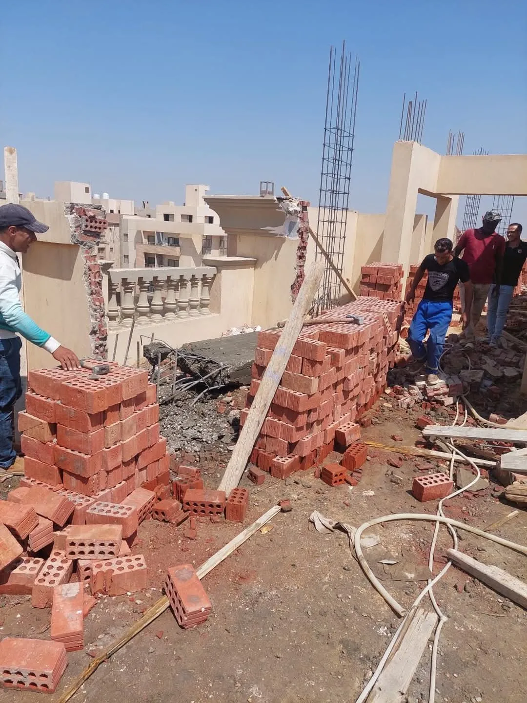 الإسكان: مواصلة الحملات اليومية خلال عطلة عيد الأضحى لإزالة المخالفات في مدينة القاهرة الجديدة الإسكان: مواصلة الحملات اليومية خلال عطلة عيد الأضحى لإزالة المخالفات في مدينة القاهرة الجديدة