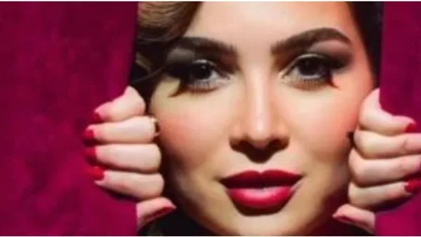 مي عز الدين تتلألأ في آخر جلسة تصوير: المسرح هو حبي الدائم (فيديو)