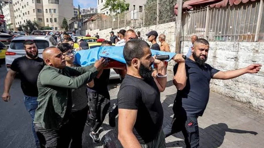 استشهاد 11 فلسطينيا وإصابة عدد من الأشخاص جراء غارات إسرائيلية على غزة استشهاد 11 فلسطينيا وإصابة عدد من الأشخاص جراء غارات إسرائيلية على غزة