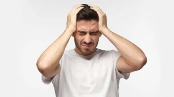 هل يعتبر الشعور بالصداع أمراً طبيعياً مع متلازمة القولون العصبي؟ طبيب يوضح الأمر.