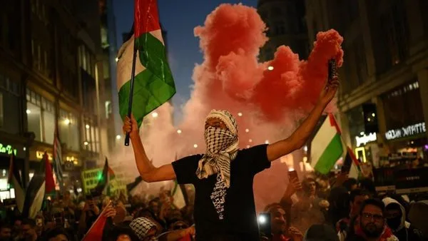 تظاهرات ضخمة في السويد وإيطاليا احتجاجًا على الهجوم على غزة تظاهرات ضخمة في السويد وإيطاليا احتجاجًا على الهجوم على غزة