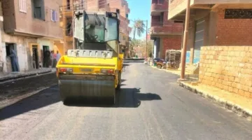 محافظ المنيا يراقب تقدم مشاريع تعبيد الطرق في ملوى ومطاي