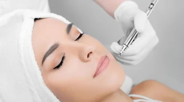الهيدرافيشل أم الأكوا بيل؟ دليل لاختيار أفضل تقنية للعناية بالبشرة تناسب احتياجاتك