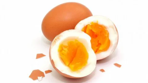 ما هو عدد البيضات التي يمكنك تناولها يوميًا دون أن تشكل خطرًا على صحتك؟