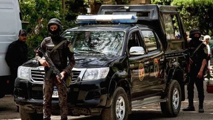 محاولات للقبض على المشتبه بهم في الاعتداء على شاب بحدائق القبة