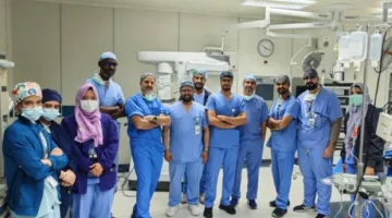 جراحة روبوتية لمريض صيني في مركز عبدالله الطبي