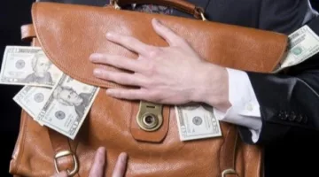 احذر: جريمة الاختلاس قد تؤدي إلى السجن المؤبد وفقًا للقانون.