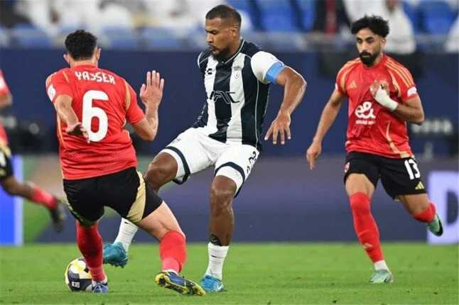 الأهلي وباتشوكا يتوصلان إلى اتفاق على 11 تعديلًا خلال المباراة الودية. الأهلي وباتشوكا يتوصلان إلى اتفاق على 11 تعديلًا خلال المباراة الودية.