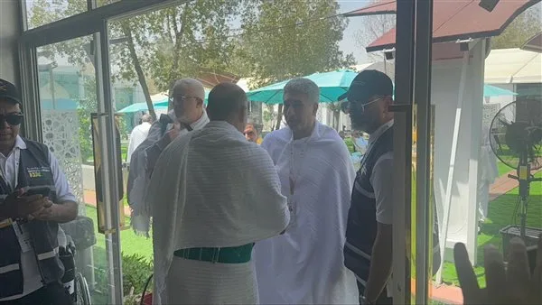 وزير السياحة يختتم مناسك الحج مع الحجاج المتعجلين ويواصل متابعة موسم الحج السياحي ميدانيًا. وزير السياحة يختتم مناسك الحج مع الحجاج المتعجلين ويواصل متابعة موسم الحج السياحي ميدانيًا.