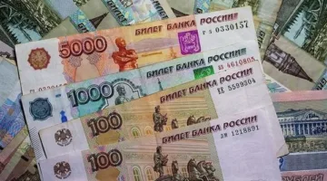 قفزة غير عادية.. الروبل الروسي يستمر في تحقيق أداء قوي ويفوق مكاسبه 40٪.