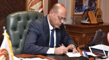 وزير العمل يعلن منح 200 ألف جنيه لأسرة سائق سيارة الوقود المتوفى.